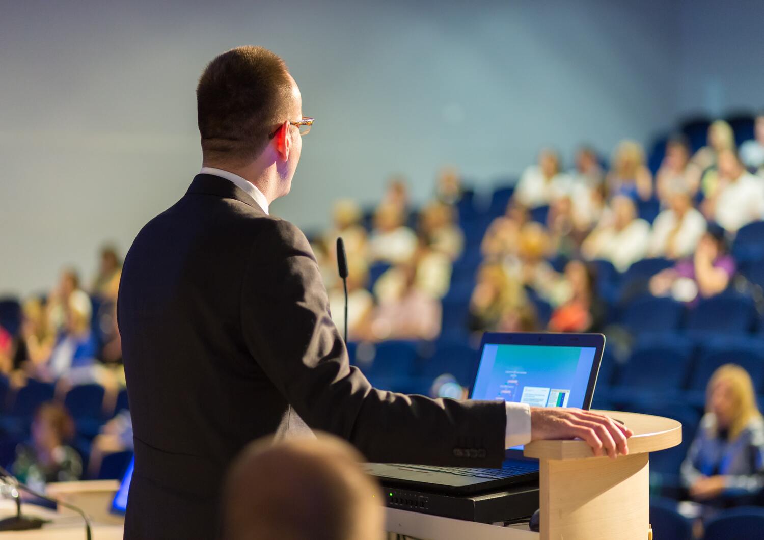 Speaker presenting at conference with the assistance of CTI Meeting Technology.